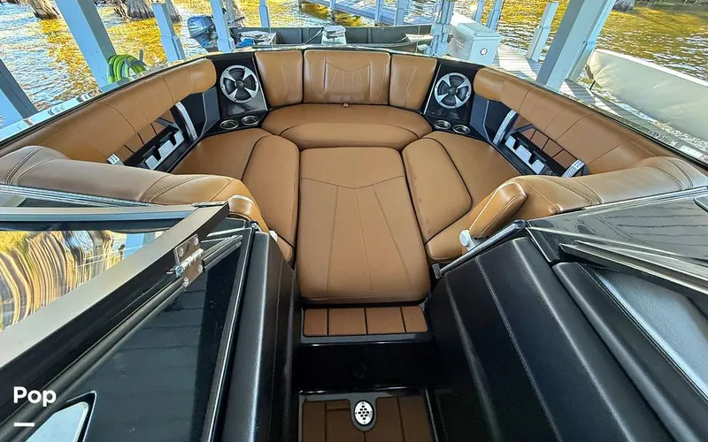 Slide: The Image of Malibu 23 MXZ Black & Gold Edition 2020 - 16243067