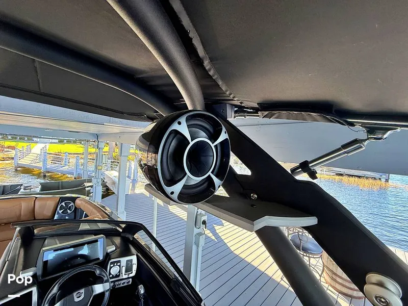 Slide: The Image of Malibu 23 MXZ Black & Gold Edition 2020 - 16243068