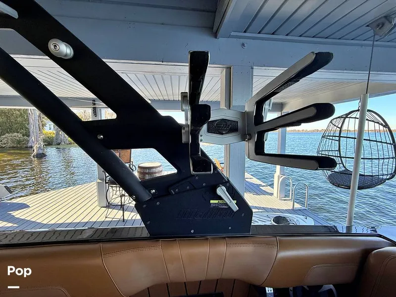 Slide: The Image of Malibu 23 MXZ Black & Gold Edition 2020 - 16243069