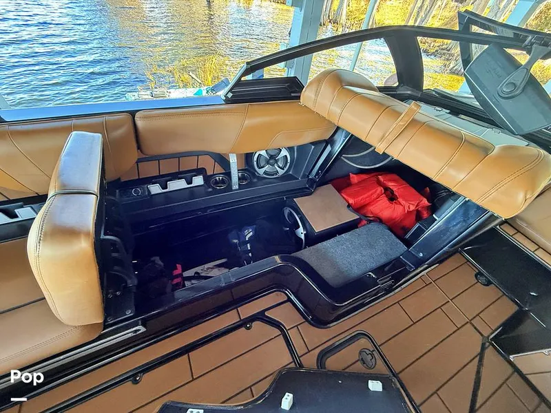 Slide: The Image of Malibu 23 MXZ Black & Gold Edition 2020 - 16243074