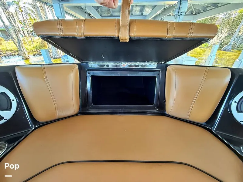 Slide: The Image of Malibu 23 MXZ Black & Gold Edition 2020 - 16243076