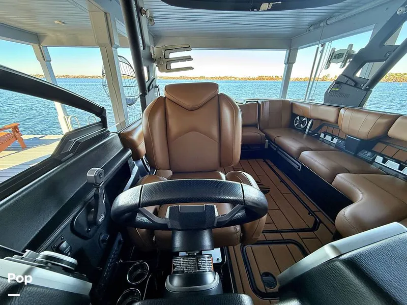 Slide: The Image of Malibu 23 MXZ Black & Gold Edition 2020 - 16243081