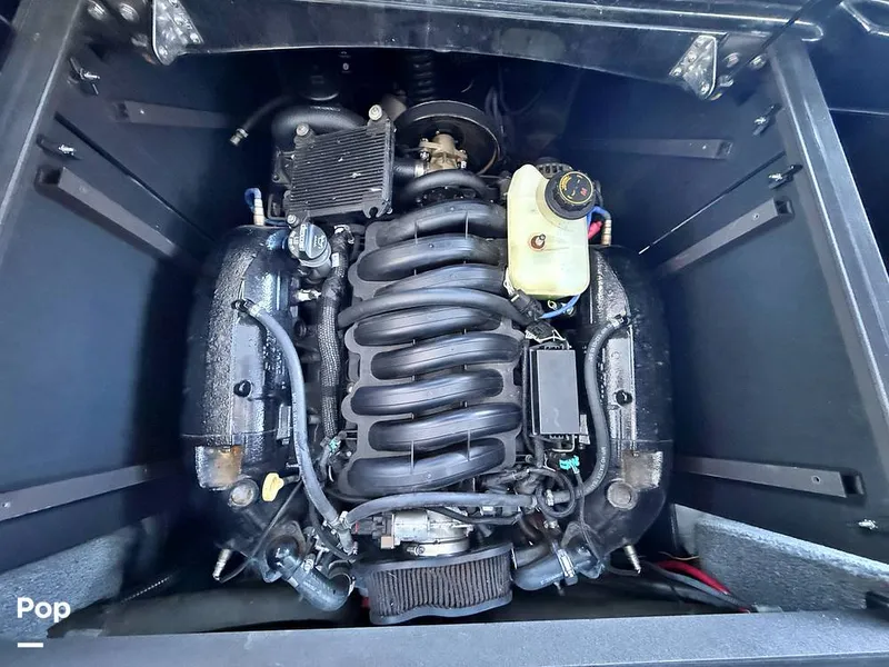 Slide: The Image of Malibu 23 MXZ Black & Gold Edition 2020 - 16243089