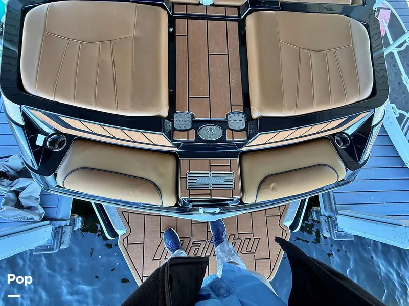 Slide: The Image of Malibu 23 MXZ Black & Gold Edition 2020 - 16243090