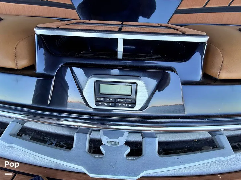 Slide: The Image of Malibu 23 MXZ Black & Gold Edition 2020 - 16243092