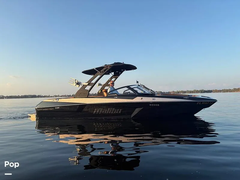 Slide: The Image of Malibu 23 MXZ Black & Gold Edition 2020 - 16231408