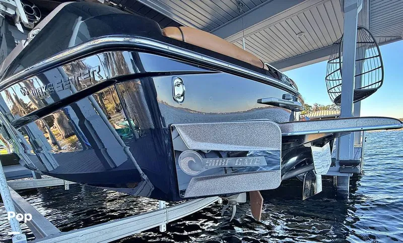 Slide: The Image of Malibu 23 MXZ Black & Gold Edition 2020 - 16243093