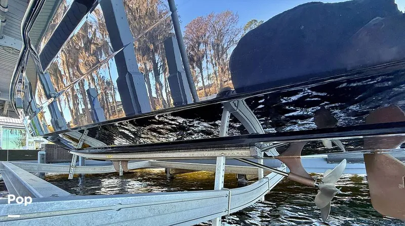 Slide: The Image of Malibu 23 MXZ Black & Gold Edition 2020 - 16243095