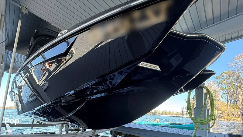 Slide: The Image of Malibu 23 MXZ Black & Gold Edition 2020 - 16243103