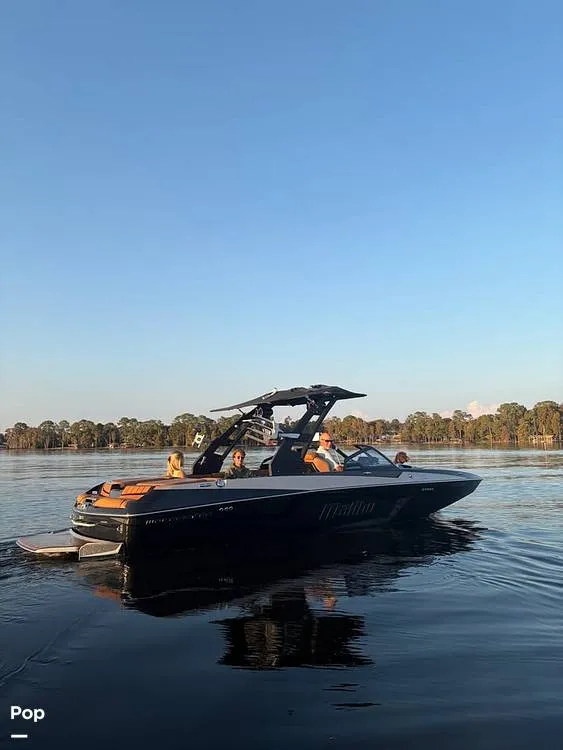 Slide: The Image of Malibu 23 MXZ Black & Gold Edition 2020 - 16231409