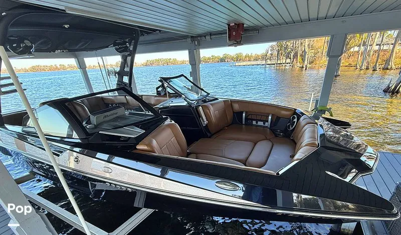 Slide: The Image of Malibu 23 MXZ Black & Gold Edition 2020 - 16243104