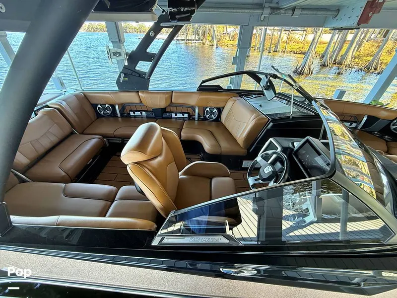 Slide: The Image of Malibu 23 MXZ Black & Gold Edition 2020 - 16243107