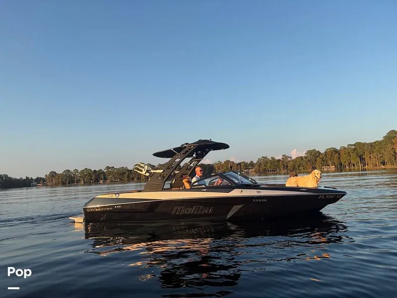 Slide: The Image of Malibu 23 MXZ Black & Gold Edition 2020 - 16231410