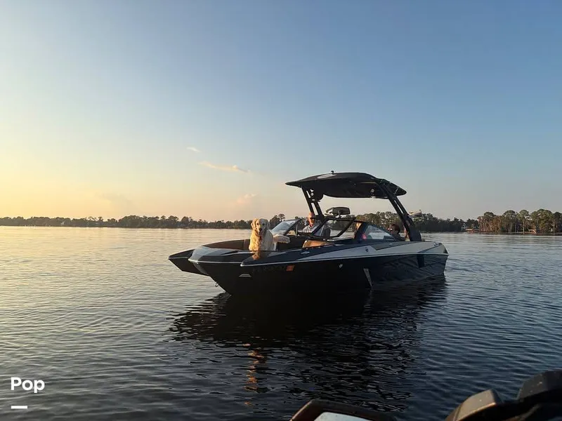 Slide: The Image of Malibu 23 MXZ Black & Gold Edition 2020 - 16231411