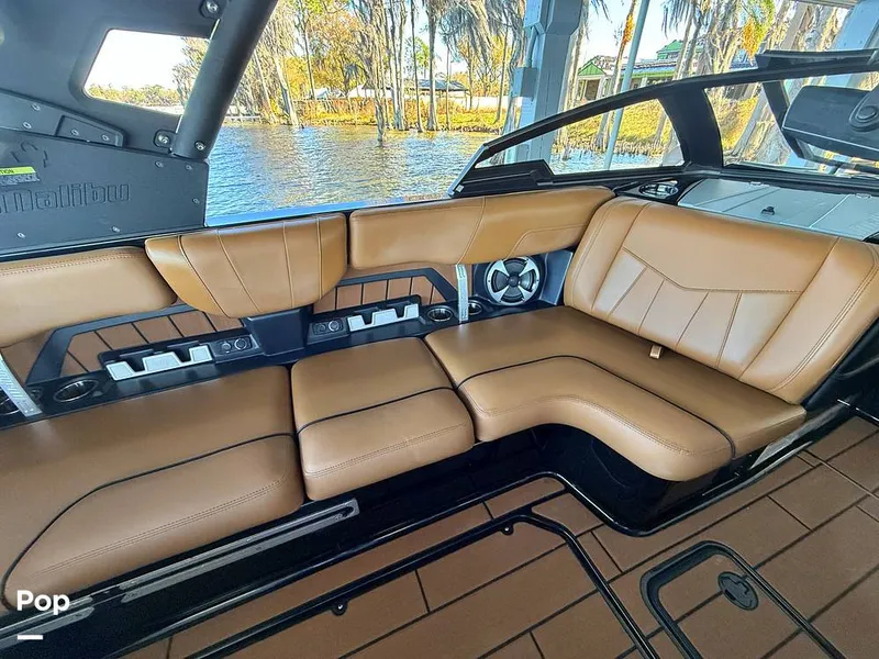 Slide: The Image of Malibu 23 MXZ Black & Gold Edition 2020 - 16243062