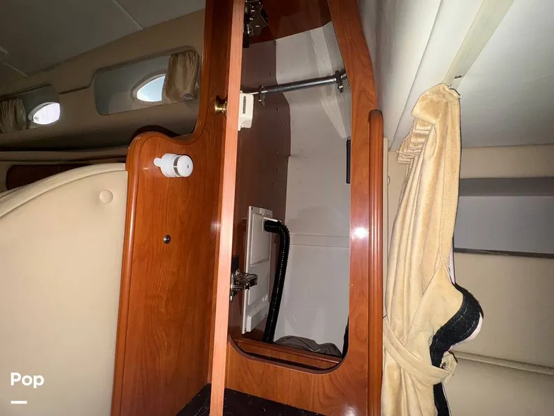 Slide: The Image of Rinker 342 Fiesta Vee 2004 - 16228124