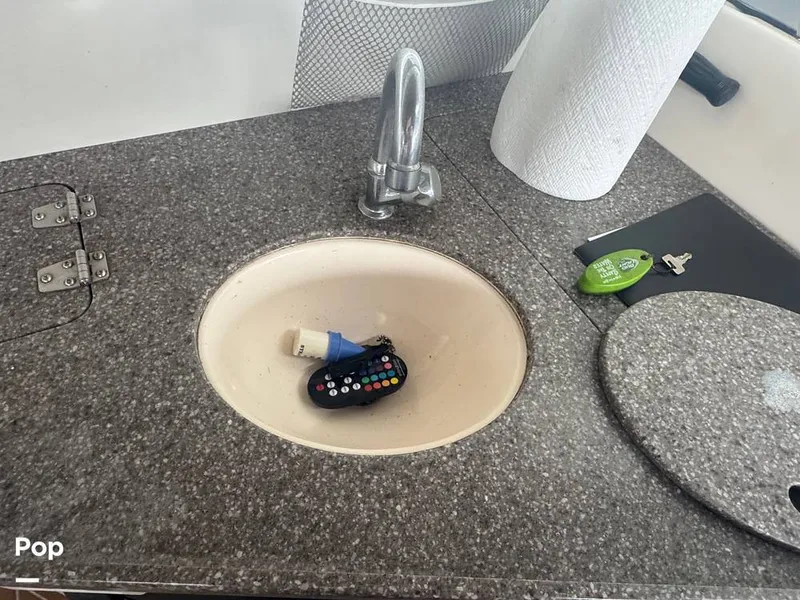 Slide: The Image of Rinker 342 Fiesta Vee 2004 - 16228038