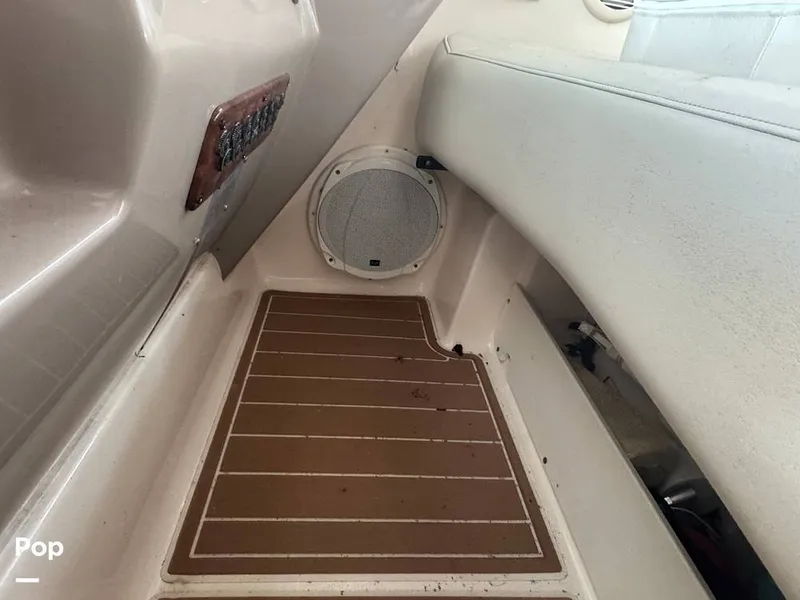 Slide: The Image of Rinker 342 Fiesta Vee 2004 - 16228047