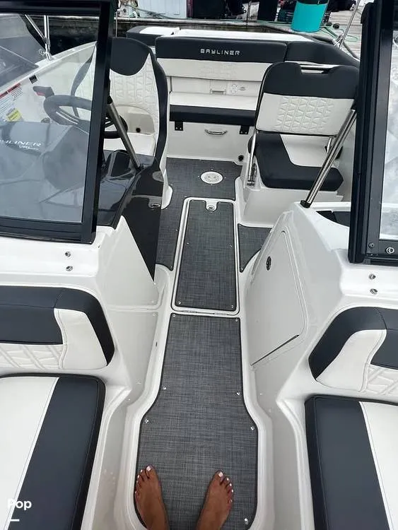 Slide: The Image of Bayliner VR5 2021 - 16219918