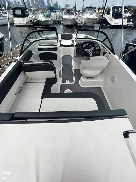 Slide: The Image of Bayliner VR5 2021 - 16219921