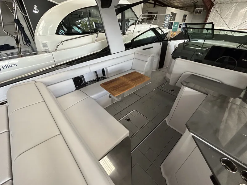 Slide: The Image of Aviara AV32 Outboard 2024 - 14