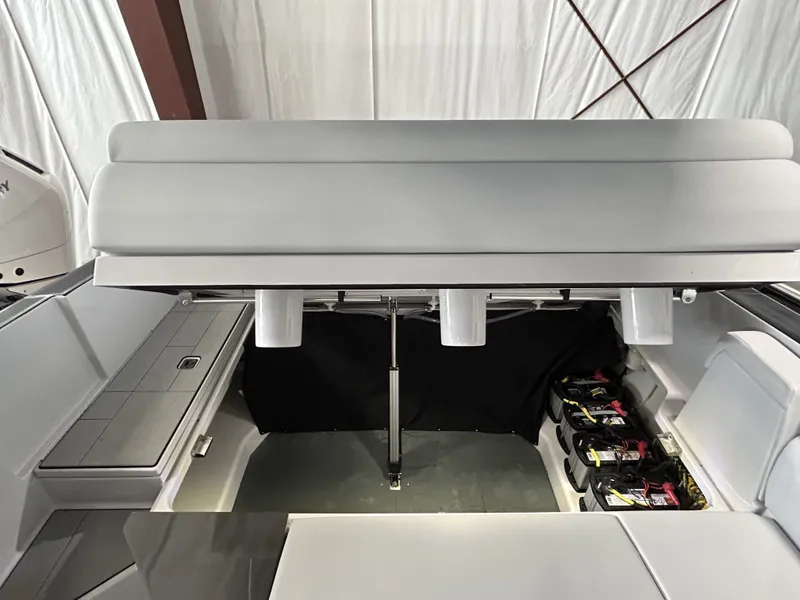 Slide: The Image of Aviara AV32 Outboard 2024 - 15