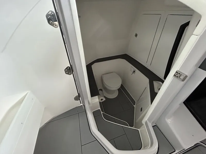 Slide: The Image of Aviara AV32 Outboard 2024 - 18