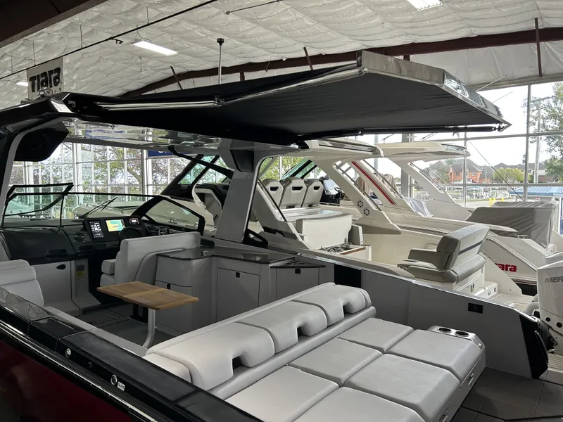 Slide: The Image of Aviara AV32 Outboard 2024 - 20