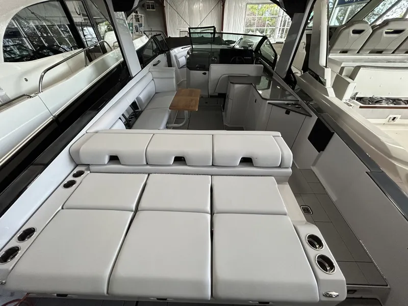 Slide: The Image of Aviara AV32 Outboard 2024 - 21