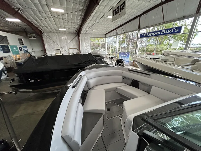 Slide: The Image of Aviara AV32 Outboard 2024 - 3