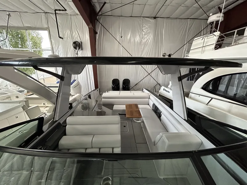 Slide: The Image of Aviara AV32 Outboard 2024 - 4