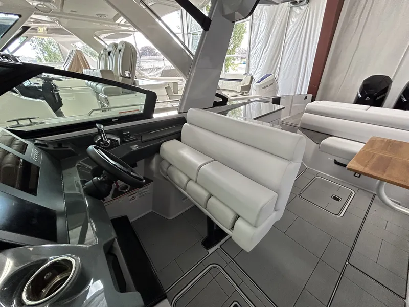 Slide: The Image of Aviara AV32 Outboard 2024 - 6