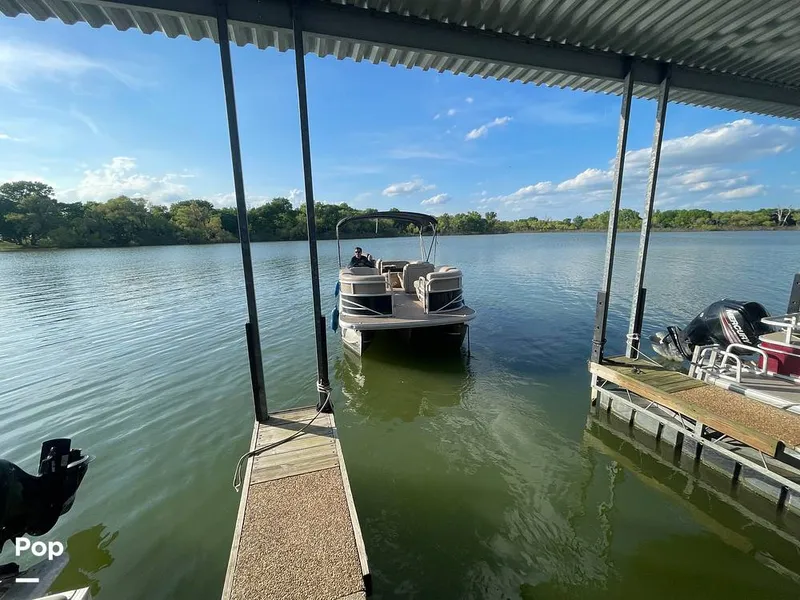 Slide: The Image of EZ Docking - 16334157