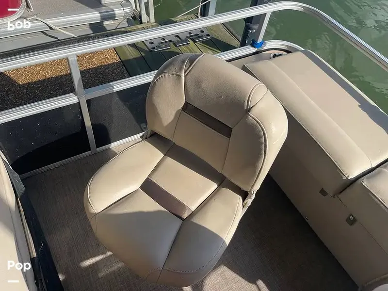 Slide: The Image of Fishing Swivel Seat - 16341655