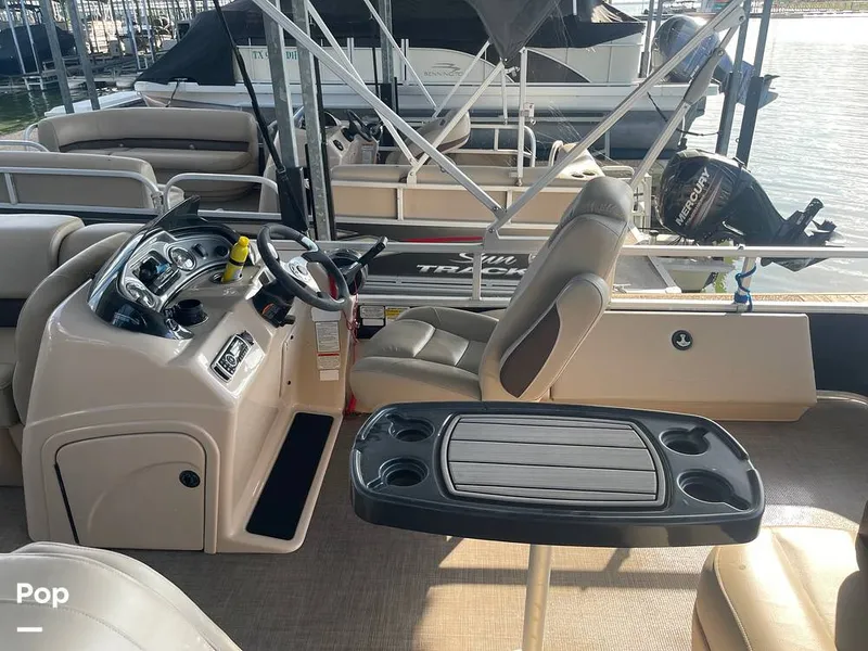 Slide: The Image of Captains Chair - 16334183