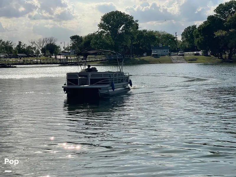 Slide: The Image of Sun Tracker Sportfish 22 XP3 2019 - 16334143