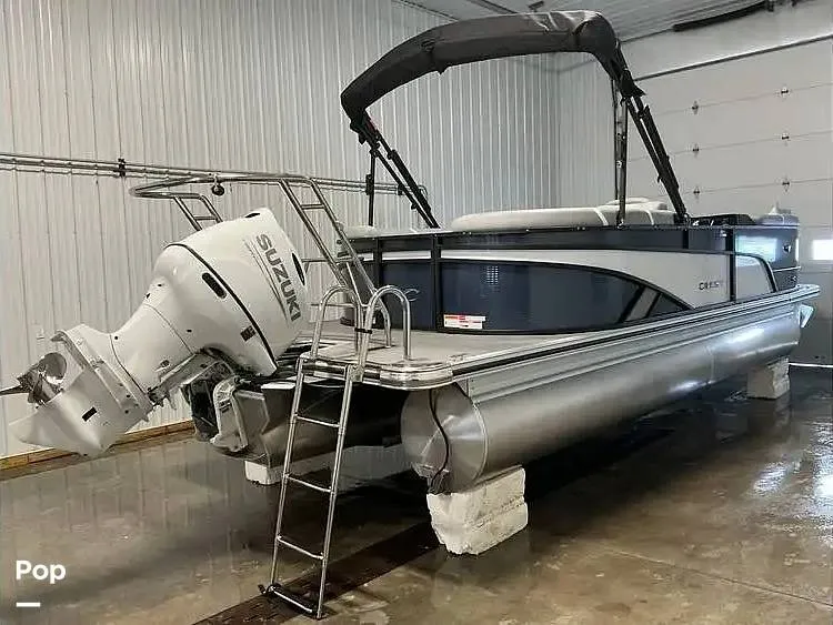 Slide: The Image of Crest 220 SLC 2025 - 16237694