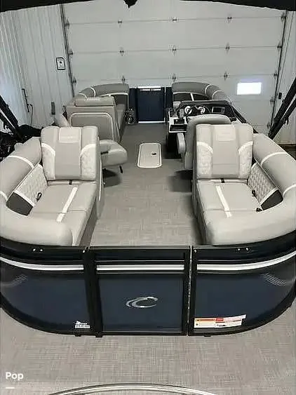 Slide: The Image of Crest 220 SLC 2025 - 16237693