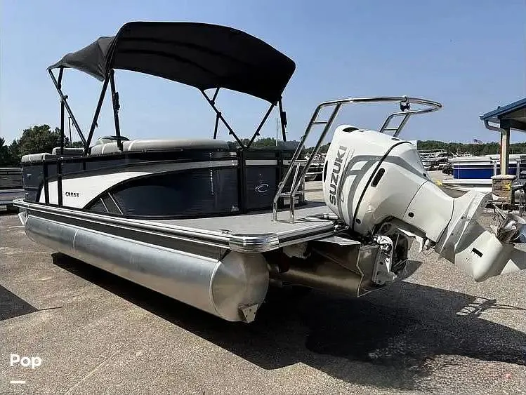 Slide: The Image of Crest 220 SLC 2025 - 16237690