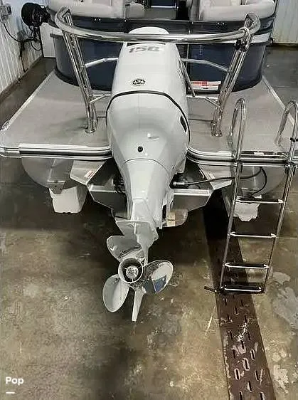 Slide: The Image of Crest 220 SLC 2025 - 16237685