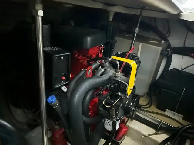 Slide: The Image of Larson 31 CABRIO 2004 - 10