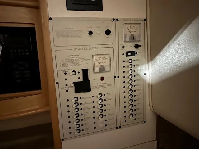 Slide: The Image of Larson 31 CABRIO 2004 - 20