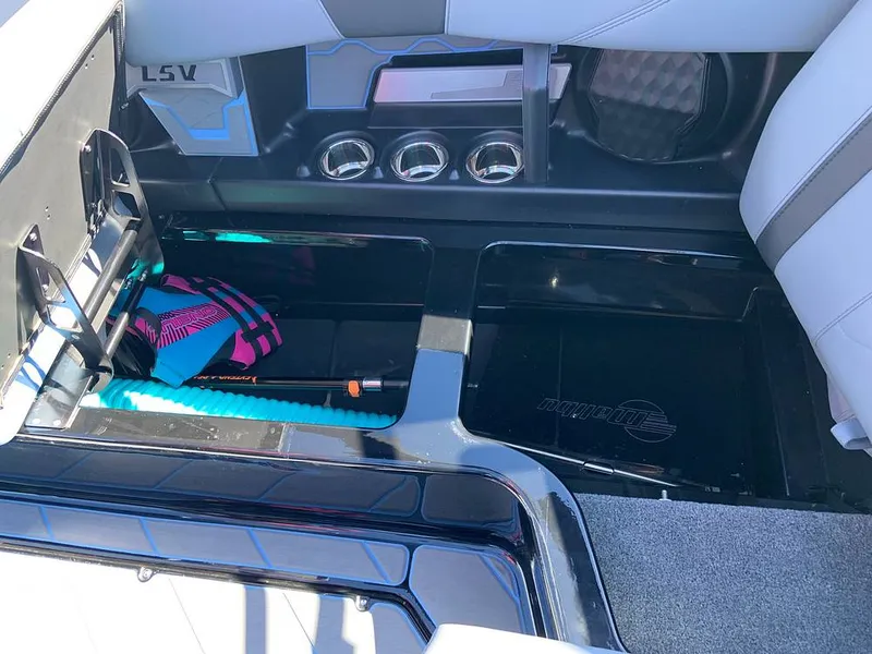 Slide: The Image of Malibu Wakesetter 23 LSV 2024 - 16280183