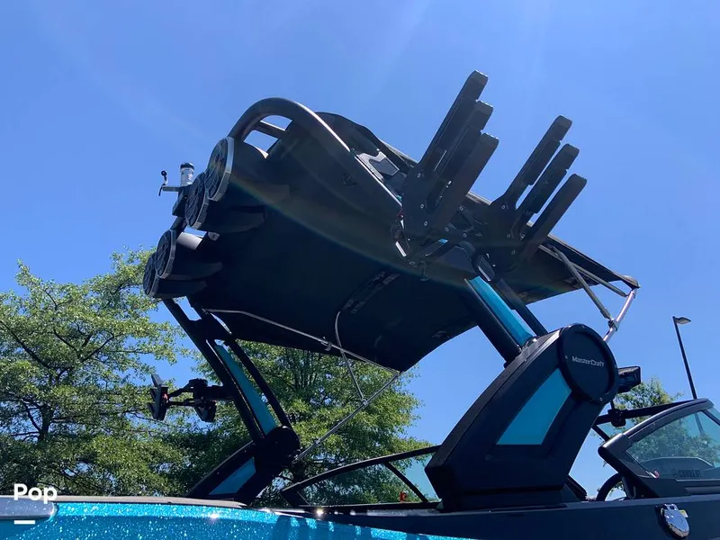 Slide: The Image of Mastercraft X22 2022 - 16572855