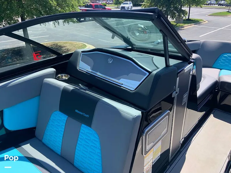 Slide: The Image of Mastercraft X22 2022 - 16574504