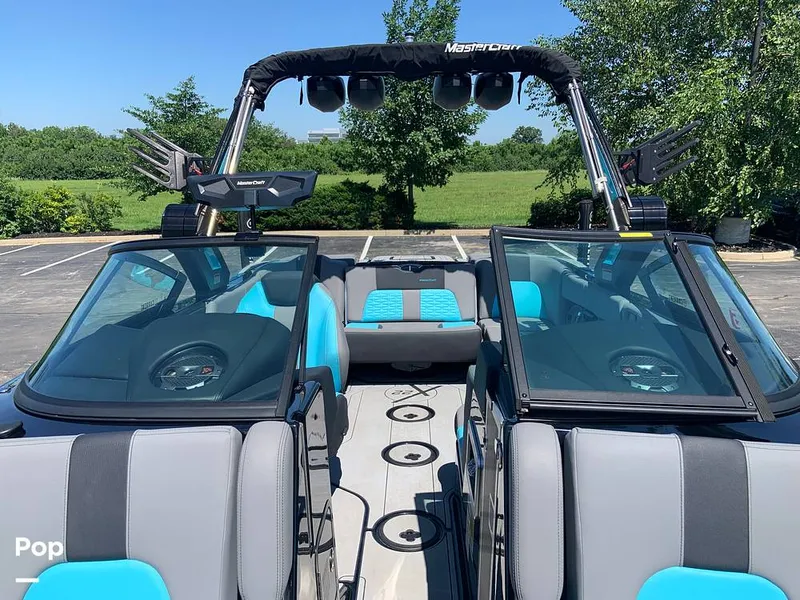 Slide: The Image of Mastercraft X22 2022 - 16572900