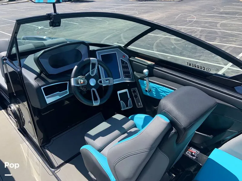 Slide: The Image of Mastercraft X22 2022 - 16570120