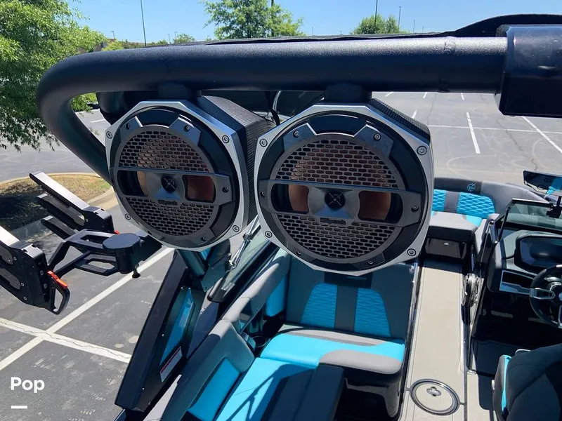 Slide: The Image of Mastercraft X22 2022 - 16572859