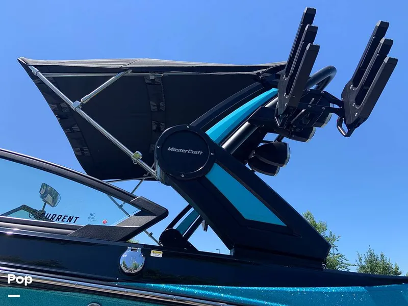 Slide: The Image of Mastercraft X22 2022 - 16572867