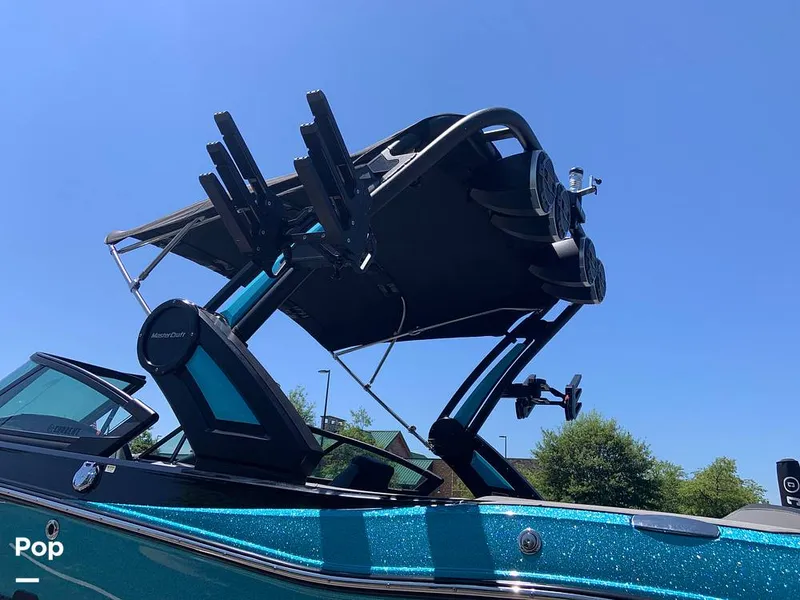 Slide: The Image of Mastercraft X22 2022 - 16572851